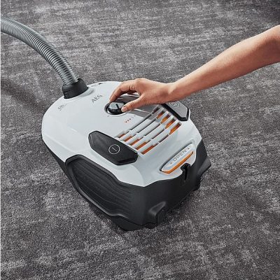 Aspirador con bolsa - AEG 900 940 430, 800 W, Depósito 3,5 l, Negro